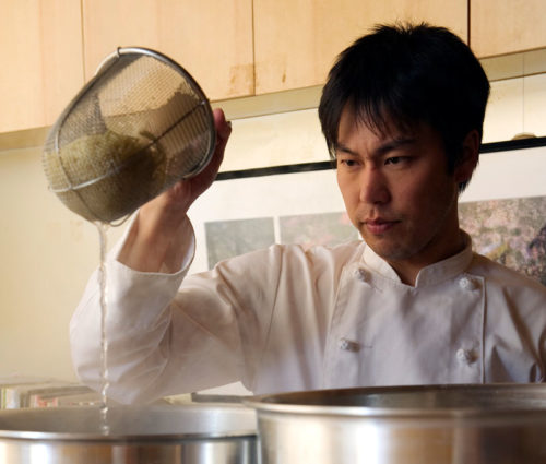 about-ryohei-ito_profile-image_800-680 Photo of Mr. Ryohei Ito who is a founder and CEO of RAKKAN USA Inc. is doing